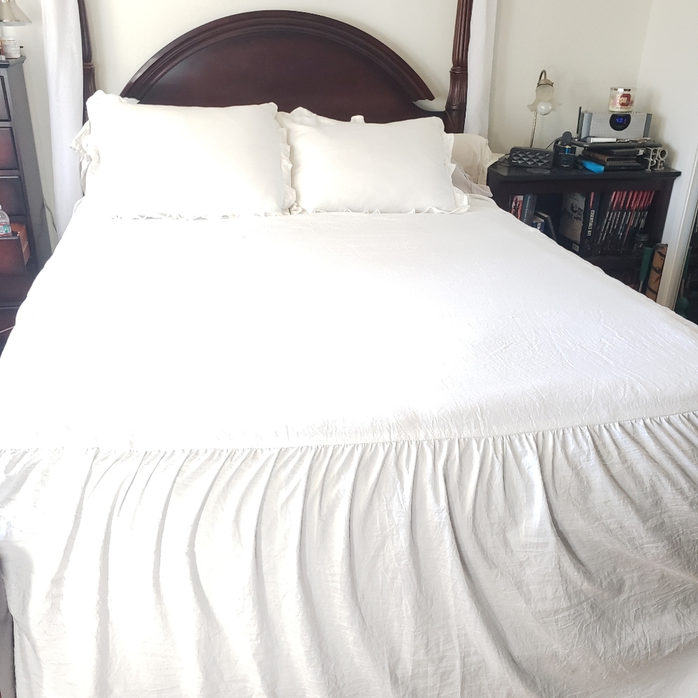White bedspread with long ruffle detail